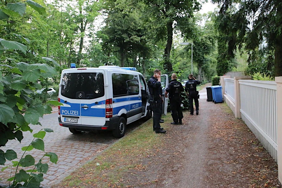 Polizisten haben im Juli diesen Jahres den Serienvergewaltiger in der Neuen Kreisstraße in Wannsee festgenommen.