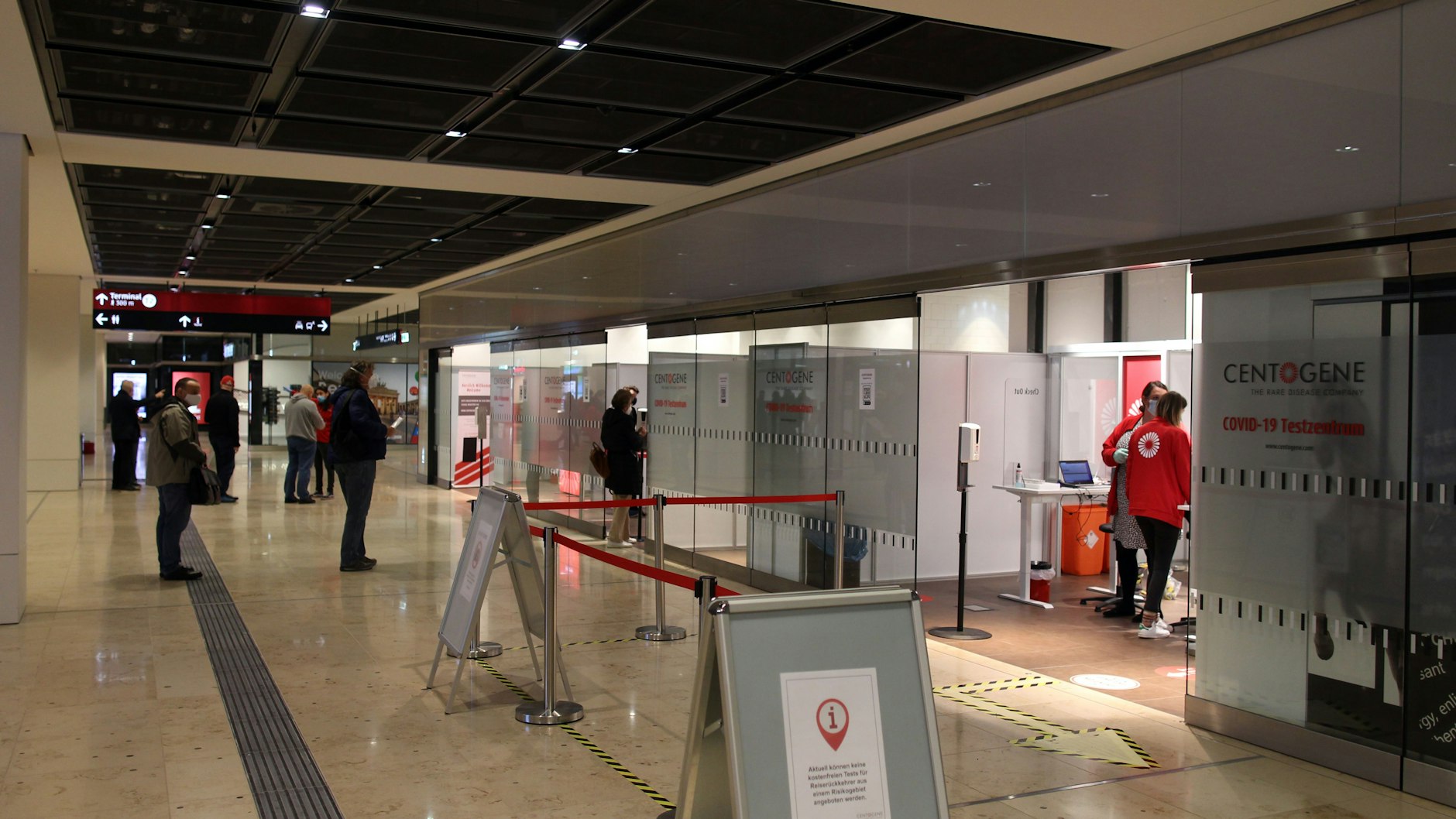 In den Räumen eines Reisebüros und einer McDonald's-Filiale ist das Covid-Testzentrum eingezogen. <br><br>Foto: BK/Engelsmann 