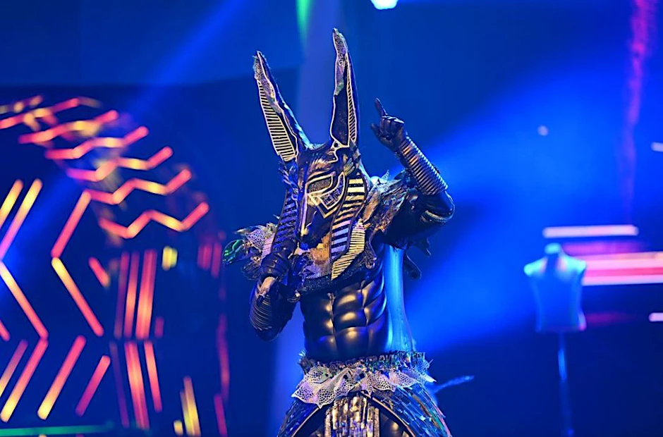 Wer steckt unter dem Anubis-Kostüm?