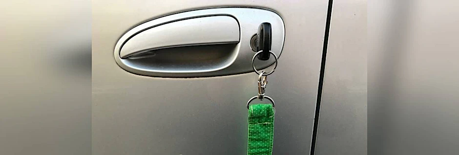 Sollte niemand vergessen: Den Schlüssel an der Autotür.