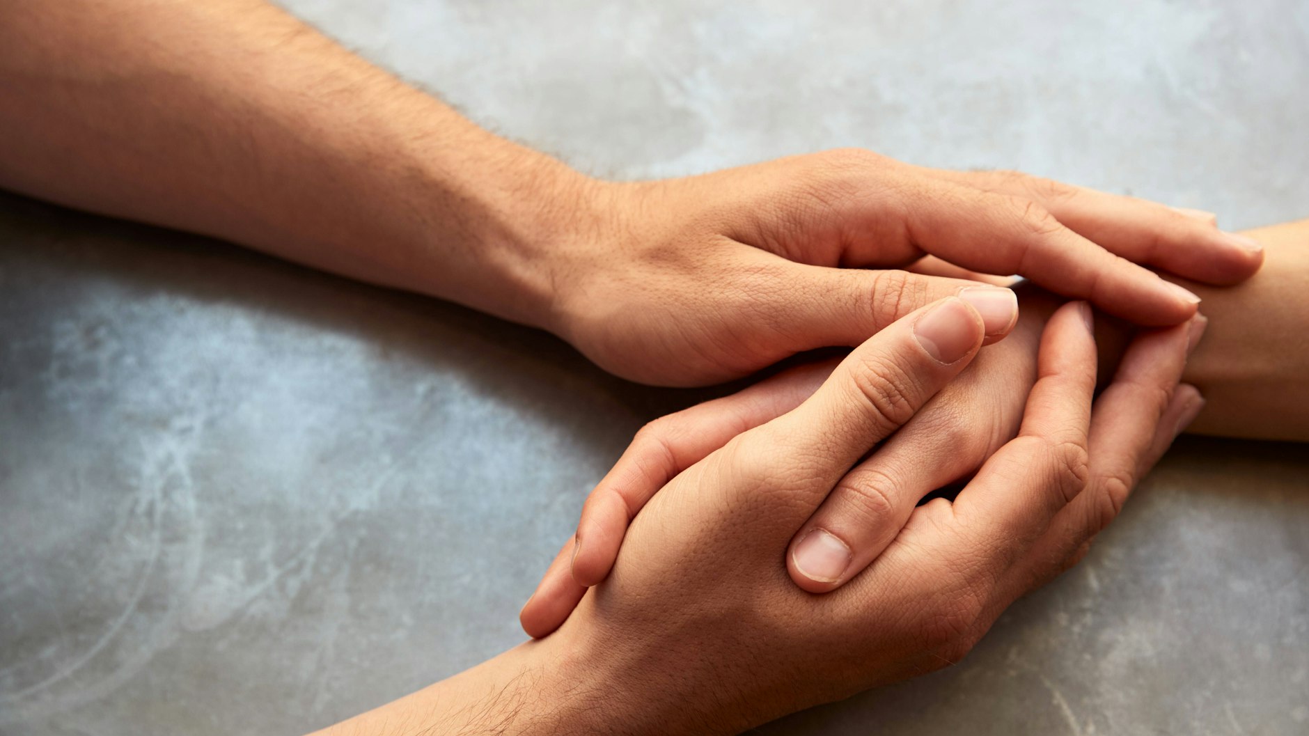 In den Händen sitzen besonders viele Tastzellen.