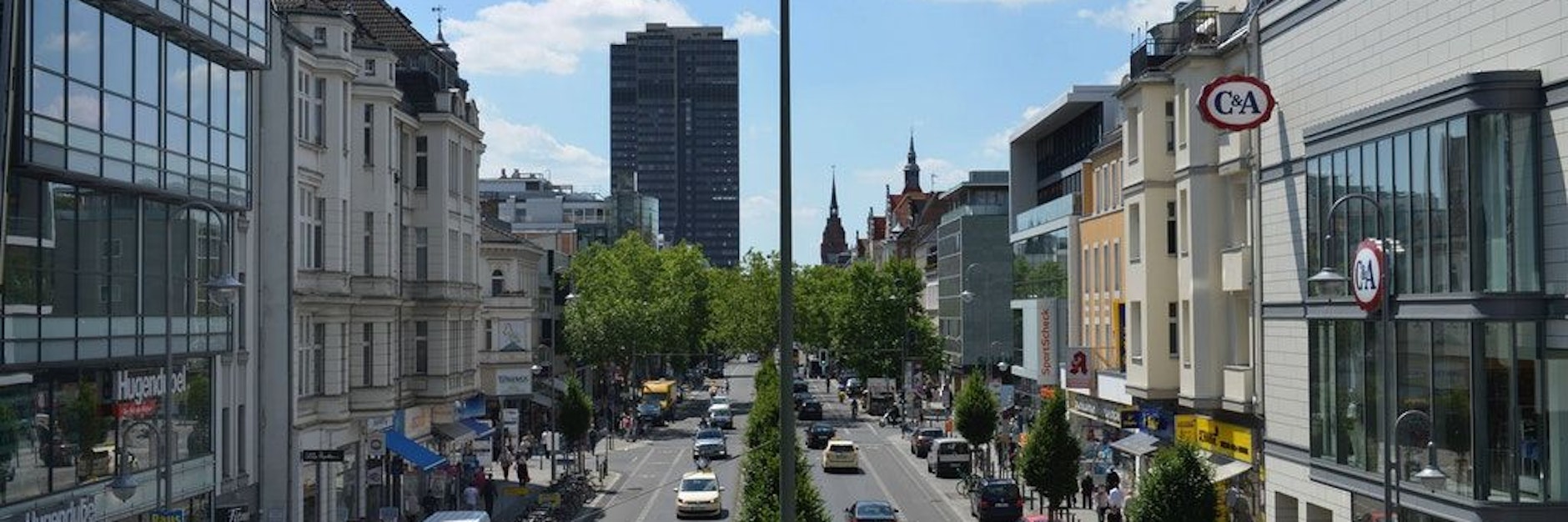 Nichts los in der Schloßstraße. Und doch wird kontrolliert.