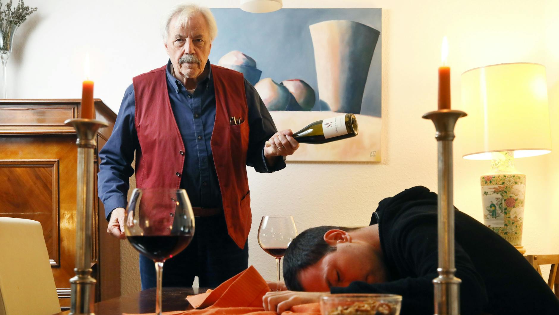 Paul Grote schreibt Wein-Krimis – und hat in seinen Büchern noch nie jemanden mit einer Flasche erschlagen. Für den KURIER machte er aber eine kleine Ausnahme ...