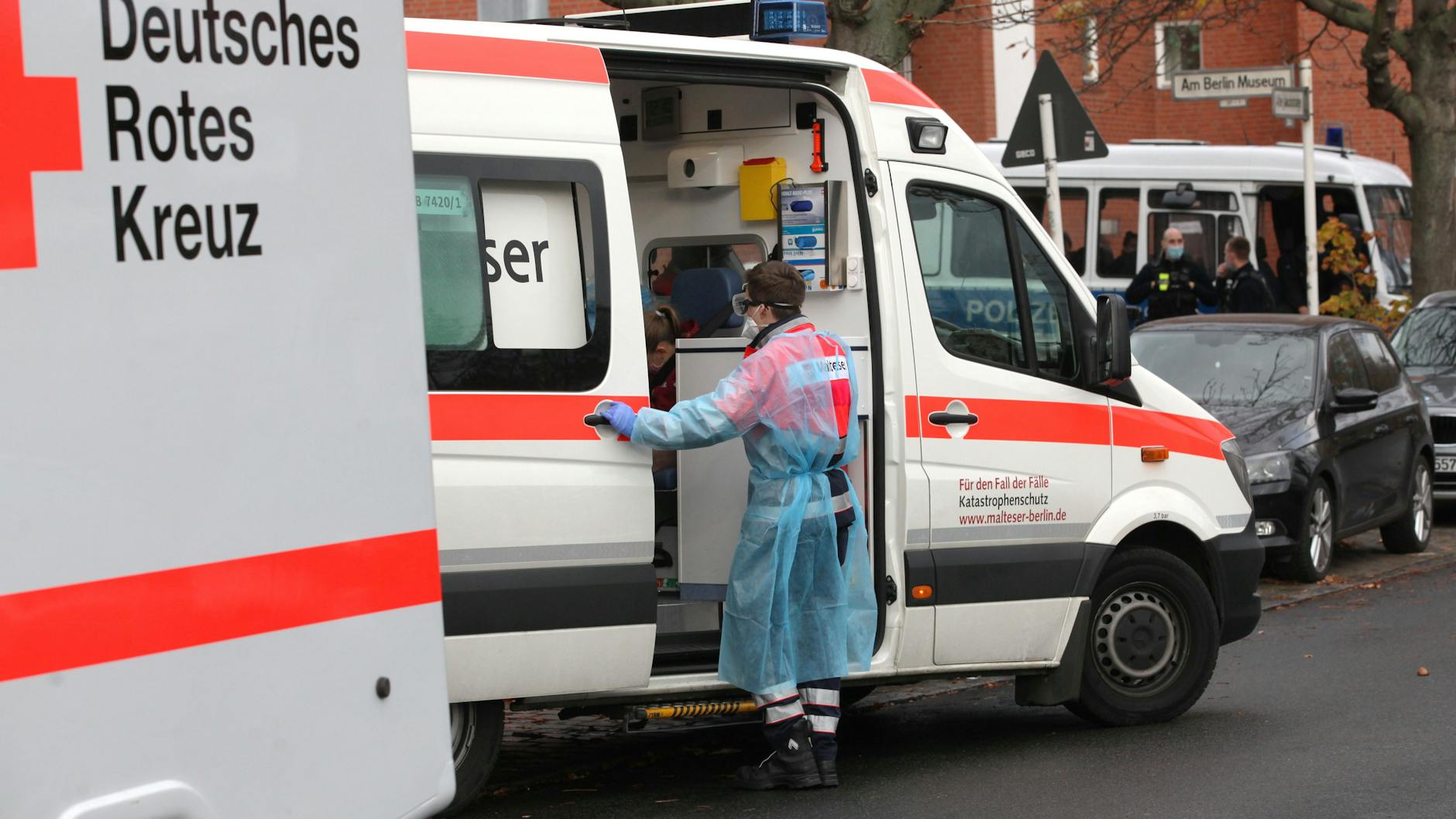 100 ehrenamtliche Kräfte von ASB, DRK, Johannitern, Maltesern und DLRG waren im Einsatz.