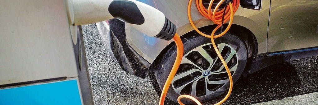 Aus vergangenen Tagen: Ein BMW i3 von Share Now an einer Berliner Ladesäule.