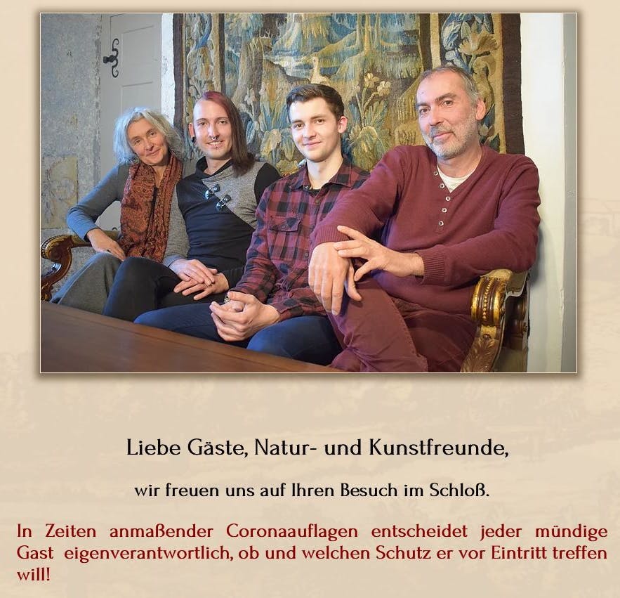 Fabian Kahl (2.v.l.) mit Vater Holger, Mutter Kerstin und Bruder Tobias auf der Webseite von Schloss Brandenstein