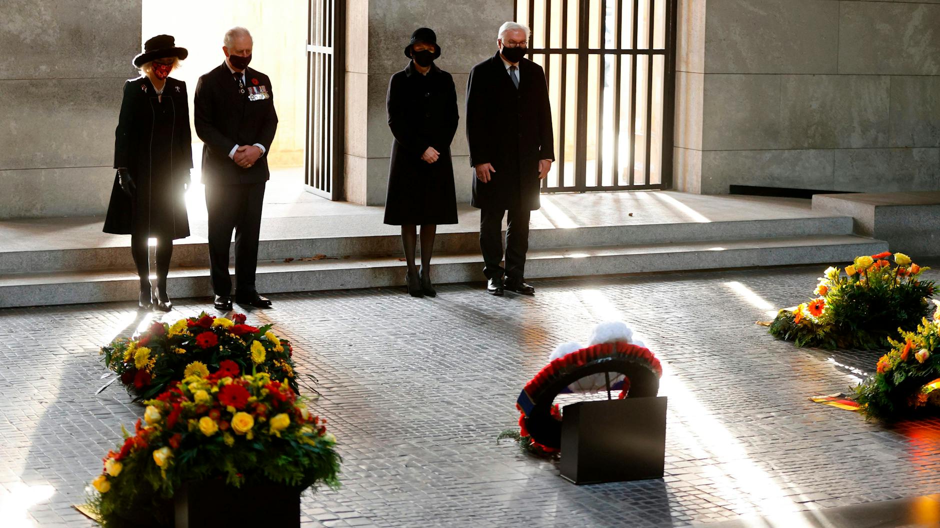 Prinz Charles und Camilla mit Bundespräsident Frank-Walter Steinmeier und seiner Frau Elke Büdenbender