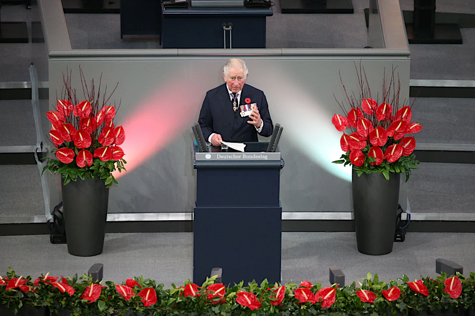 Prinz Charles hält im Bundestag eine Gedenkrede zum Volkstrauertag. Er ist in diesem Jahr der deutsch-britischen Freundschaft gewidmet.