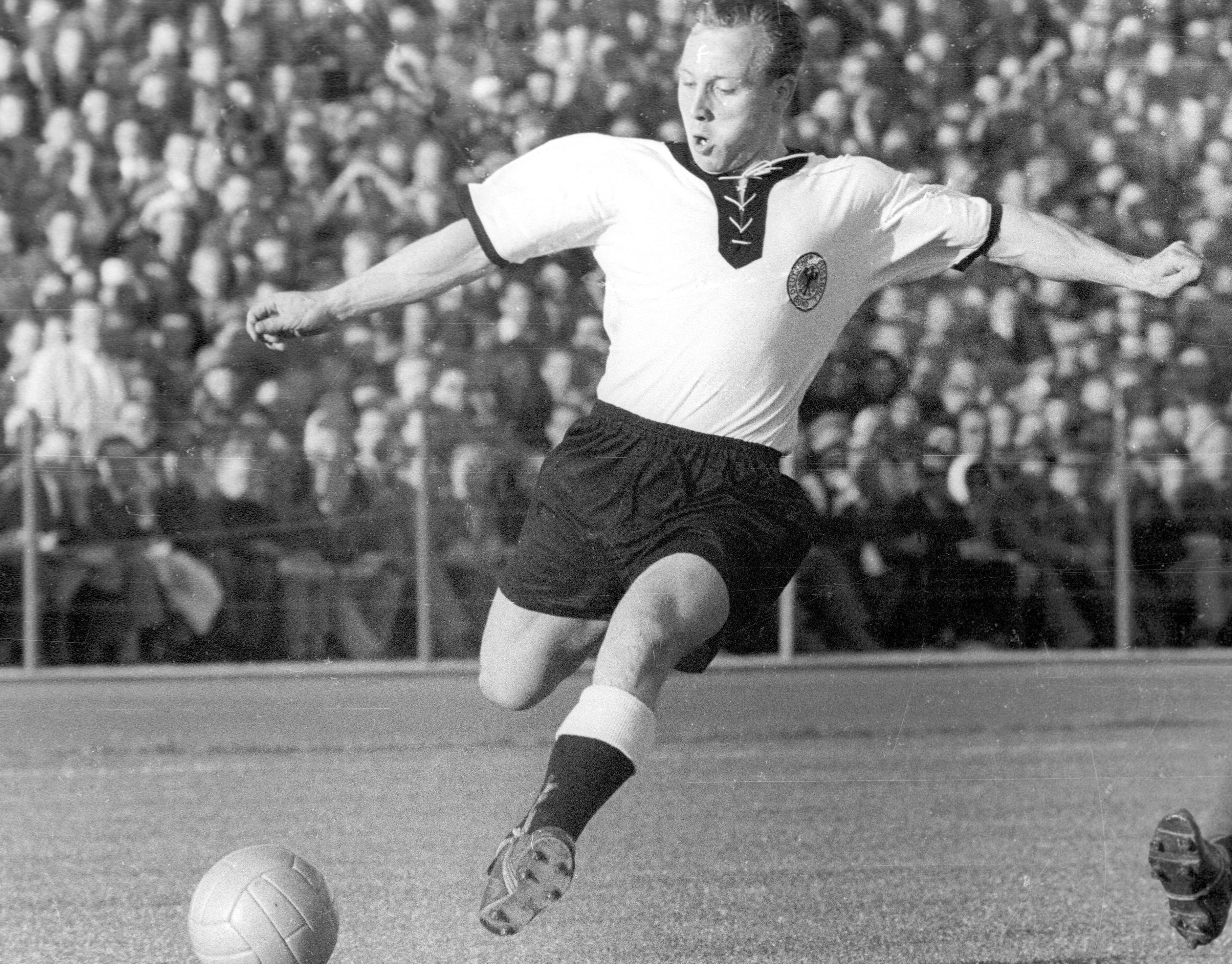 Uwe Seeler im Trikot der Nationalmannschaft 1958.&nbsp;