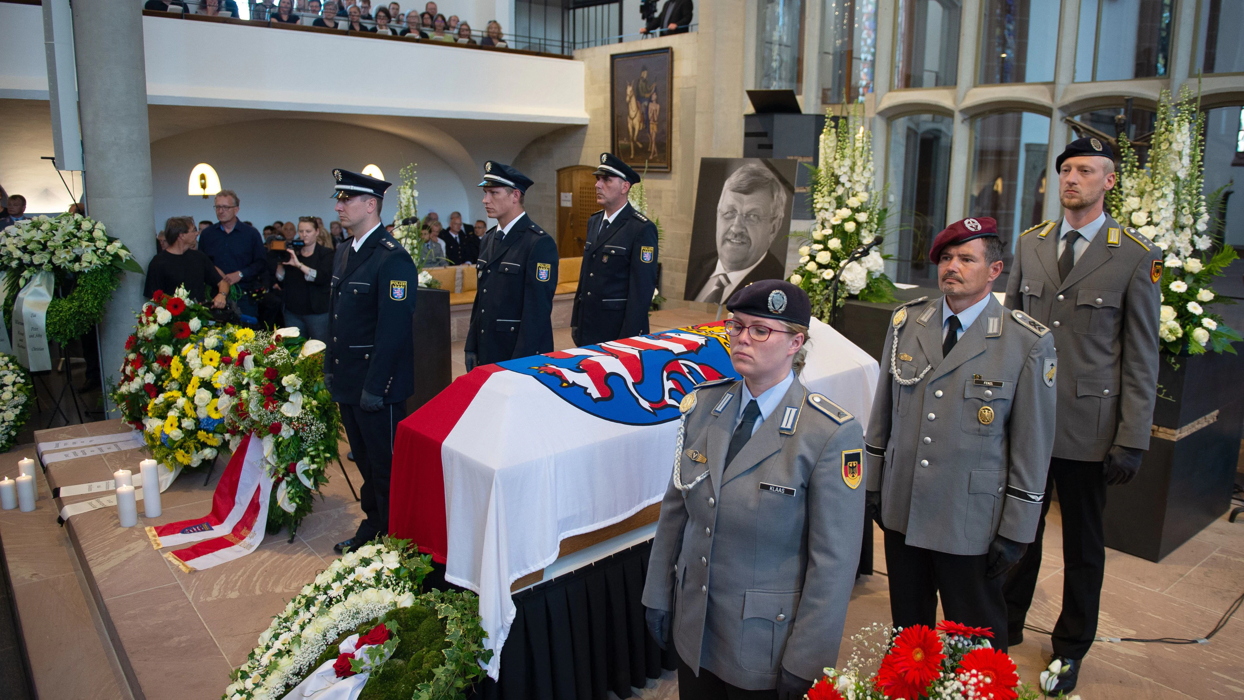 Ehrenwache von Polizei und Bundeswehr am Sarg Walter Lübckes. Der Trauergottesdienst fand am 13. Juni 2019 in der Kasseler Martinskirche statt.&nbsp;