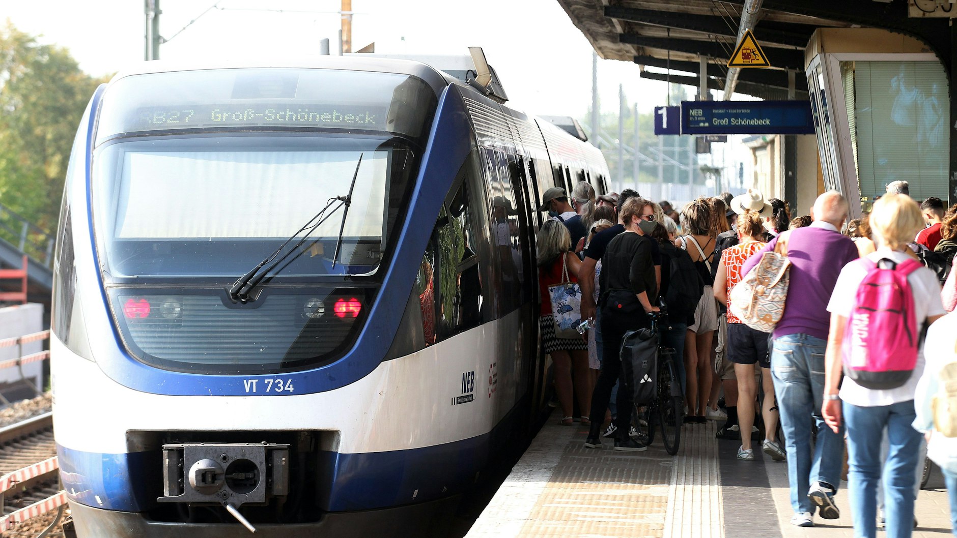 Beliebt bei Pendlern und Ausflüglern: die Heidekrautbahn. Derzeit beginnen und enden die meisten Züge im Bahnhof Karow. Künftig sollen sie auch Wilhelmsruh und Gesundbrunnen ansteuern.