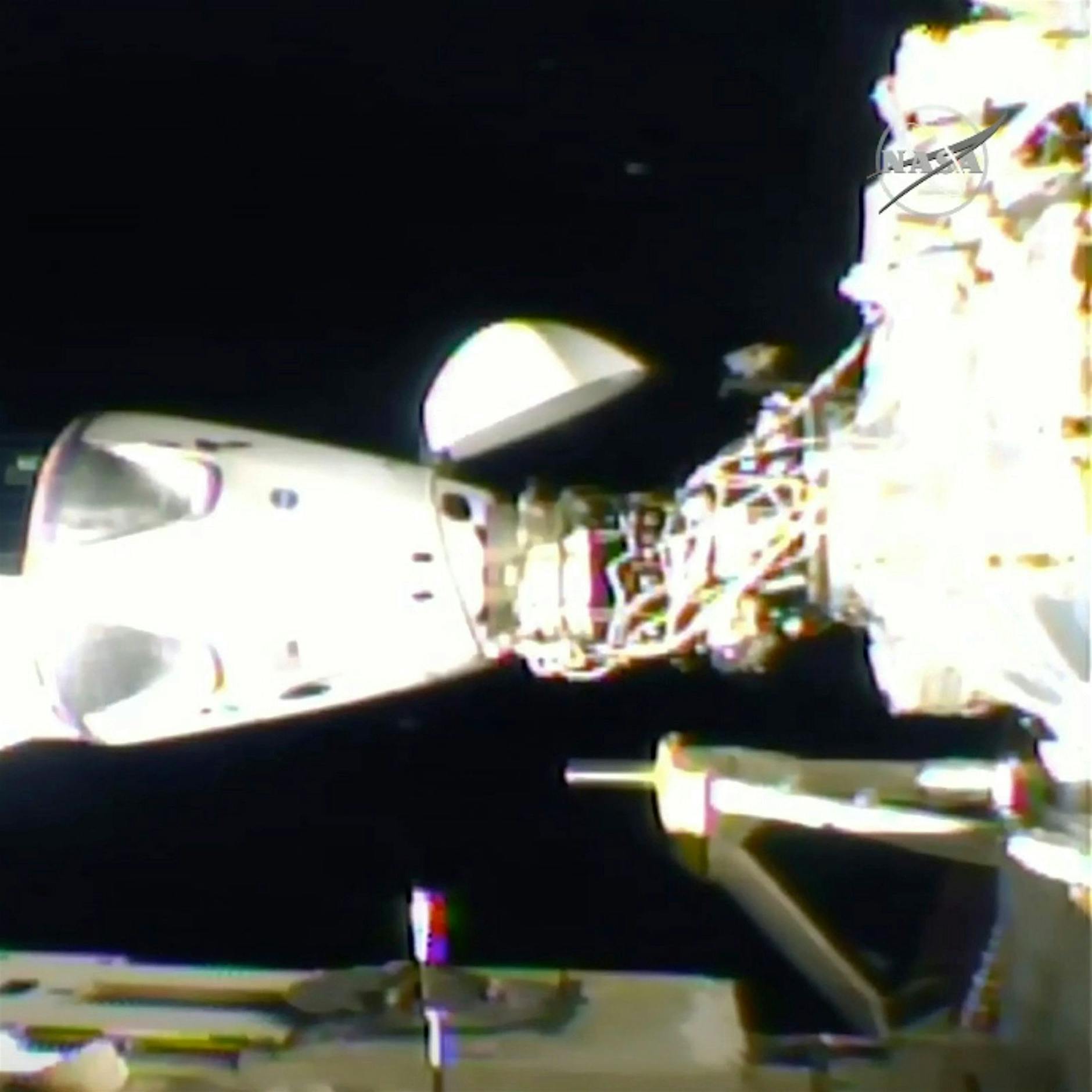 Angekommen! SpaceX-Kapsel dockt an Internationaler Raumstation an