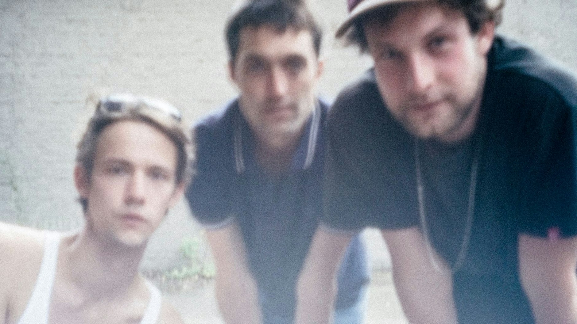 <a href="https://de.wikipedia.org/wiki/Henning_May">Henning May</a>,&nbsp;Christopher Annen und&nbsp;Severin Kantereit sind AnnenMayKantereit.