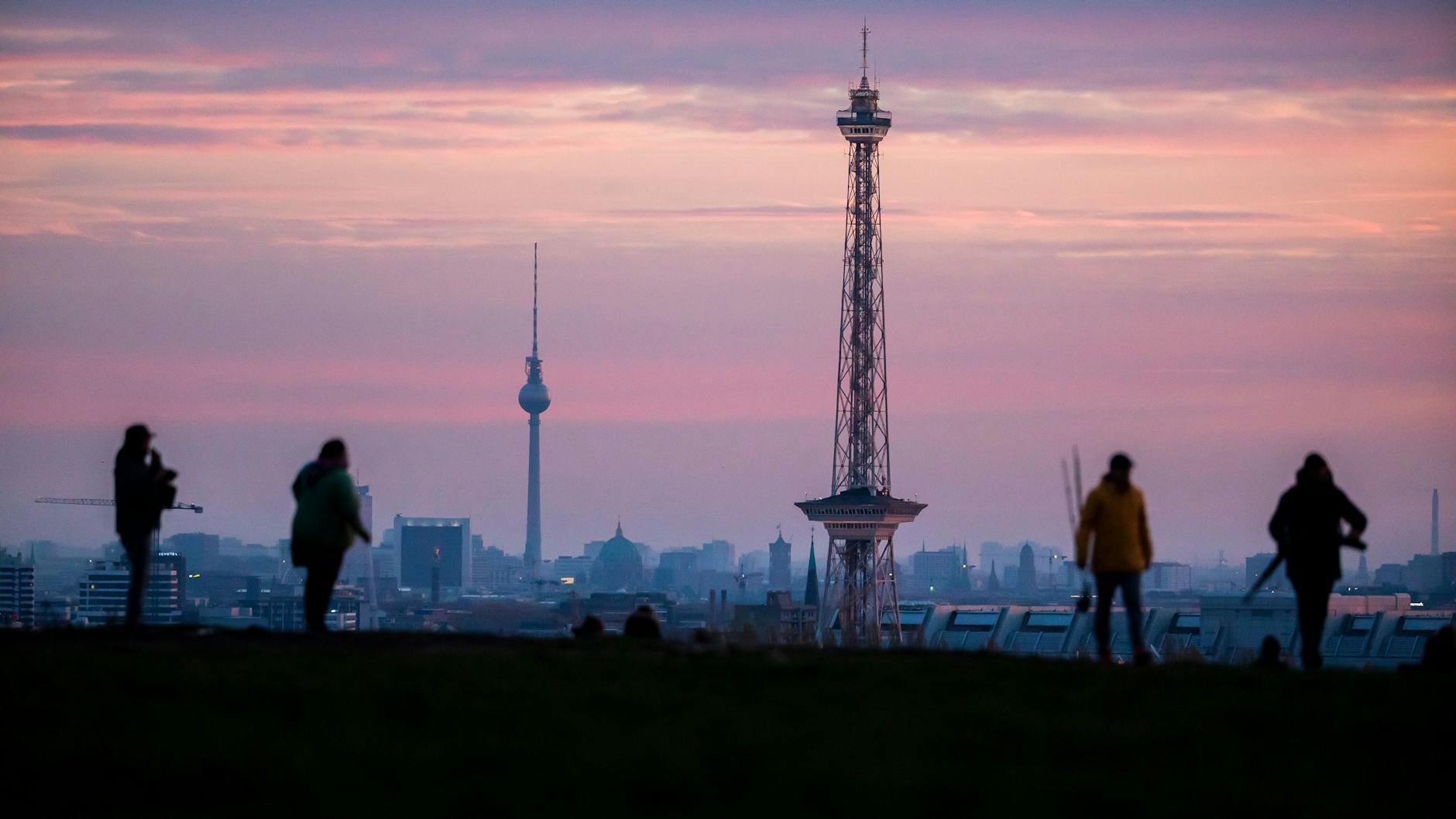 Does the closure of KCRW Berlin mean the end of an era of American public radio in Berlin?
