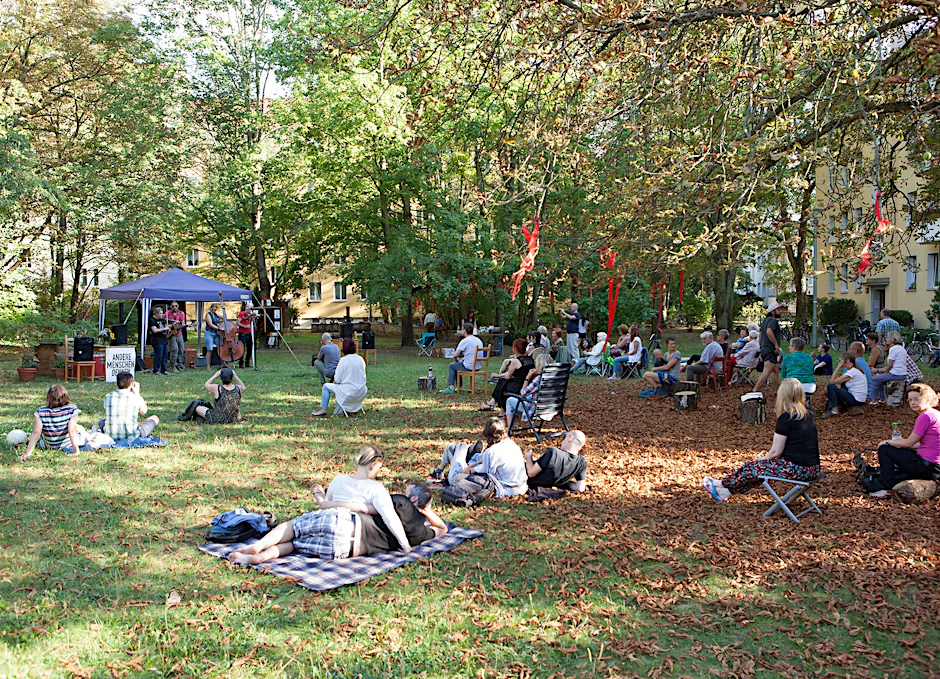 Mit&nbsp; regelmäßigen Hofkonzerten macht die Bürgerinitiative Grüner Kiez Pankow Stimmung gegen die geplante Verdichtung an der Ossietzkystraße und der Kavalierstraße.&nbsp;&nbsp;<br> <br>