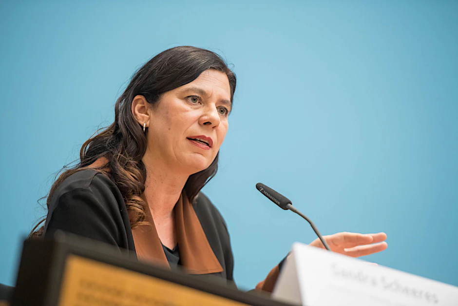 Sandra Scheeres (SPD) hielt lange am Präsenzunterricht fest, ist jetzt aber für eine Veränderung.