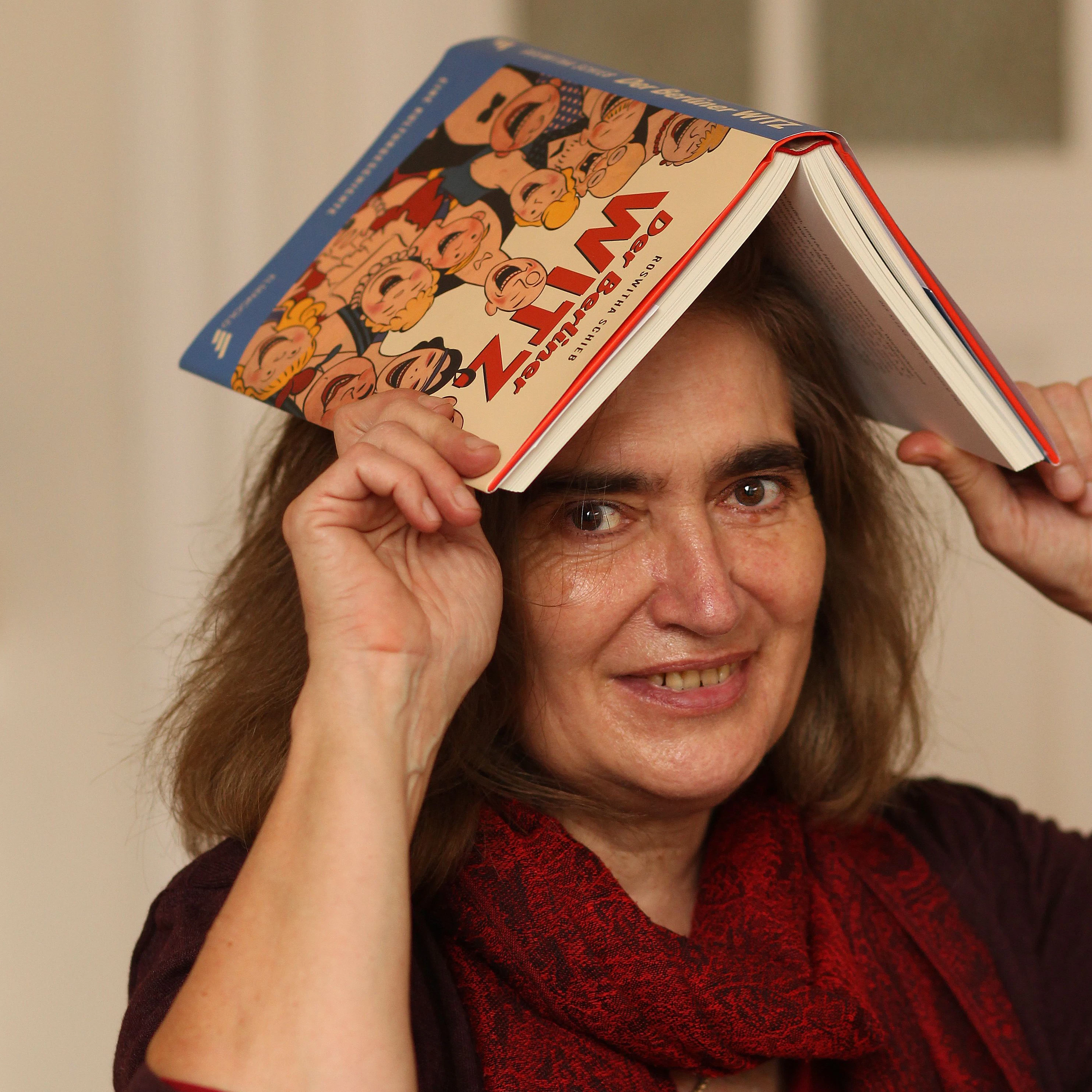 Autorin Roswitha Schieb hat ein Buch über Berliner Humor geschrieben.