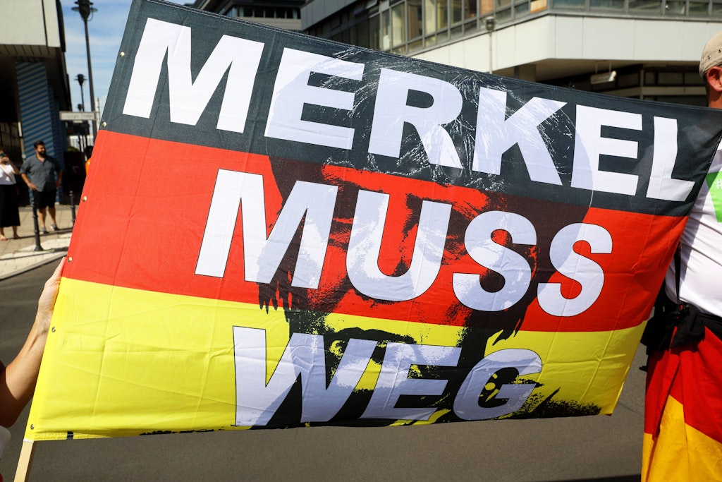 gericht verbietet merkel muss weg demo vor kanzleramt