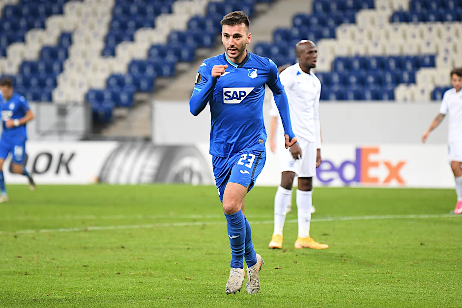Hoffenheims Armenier Sargis Adamyan muss sich nach einem positiven Corona-Test in Quarantäne begeben.