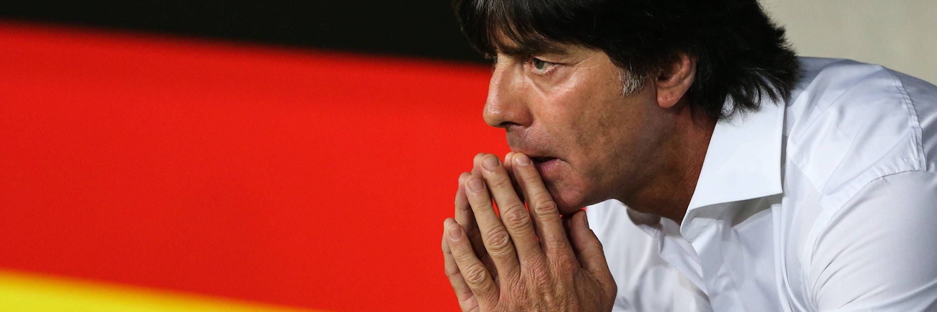 Bundestrainer Joachim Löw Deutschland nachdenklich.