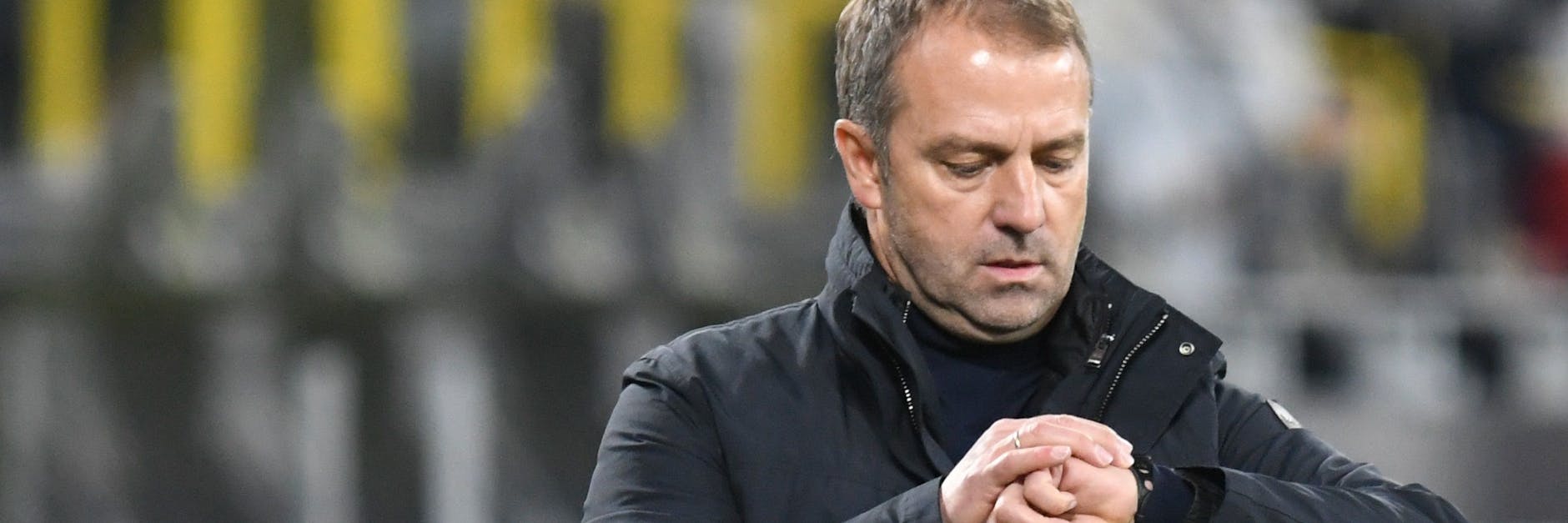 Hat im Sommer kommenden Jahres bestimmt noch nichts vor, oder? Hansi Flick, Erfolgstrainer des FC Bayern.