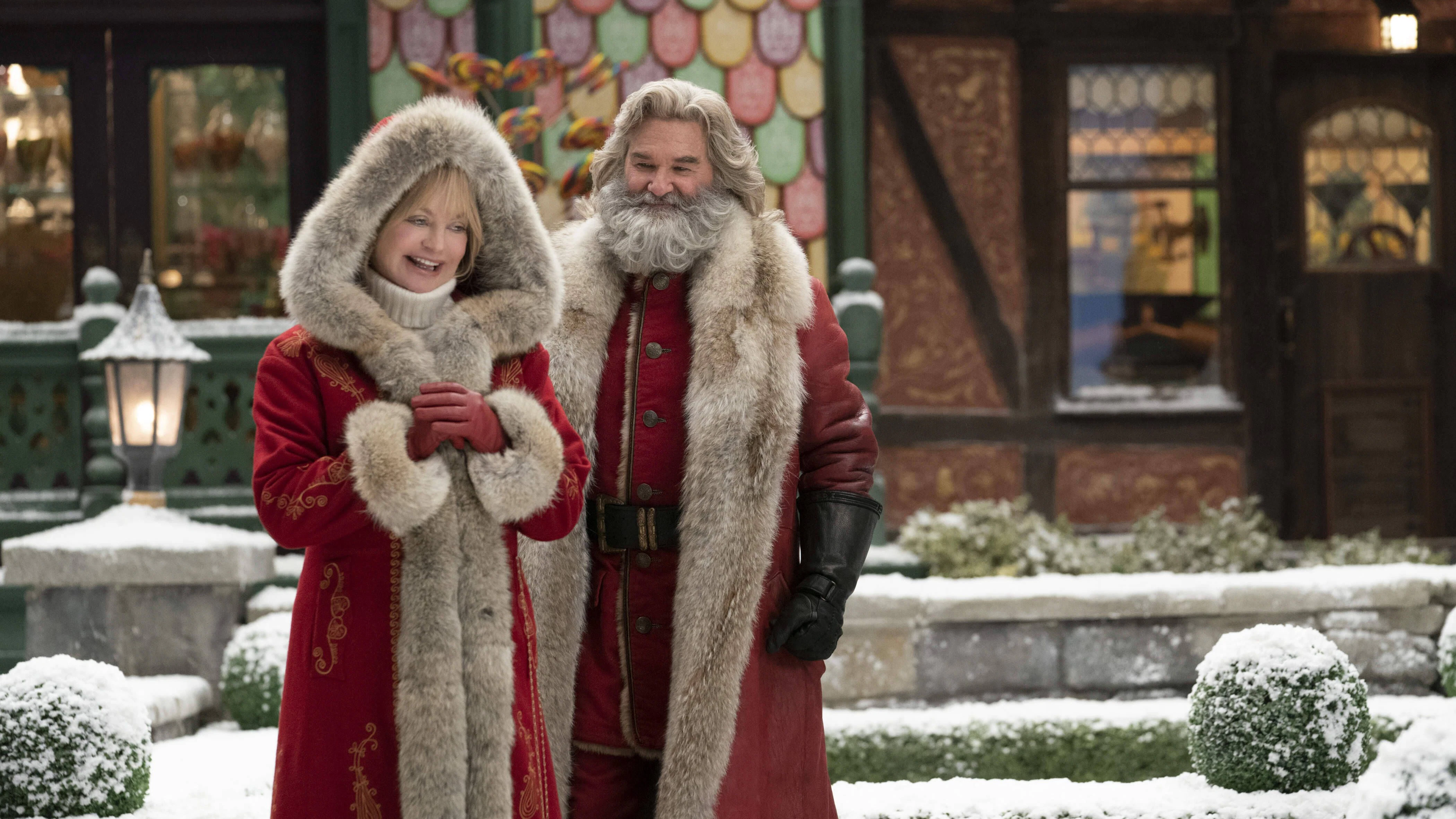 Standen bereits 1968 vor der Kamera und tun es auch noch heute: Goldie Hawn und ihr Lebensgefährte Kurt Russell in einer Szene aus&nbsp;„Christmas Chronicles“, 2020.&nbsp;
