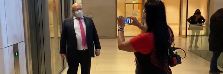 Wirtschaftsminister Peter Altmaier wurde von einer Besucherin bedrängt und beleidigt.