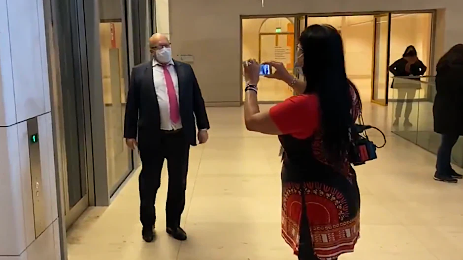 Wirtschaftsminister Peter Altmaier wurde von einer Besucherin bedrängt und beleidigt.