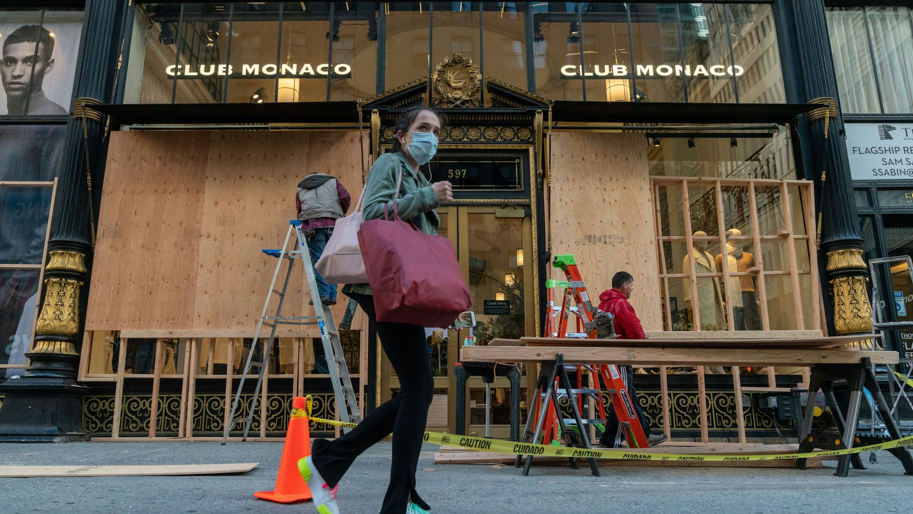 In New York werden Geschäfte verbarrikadiert.