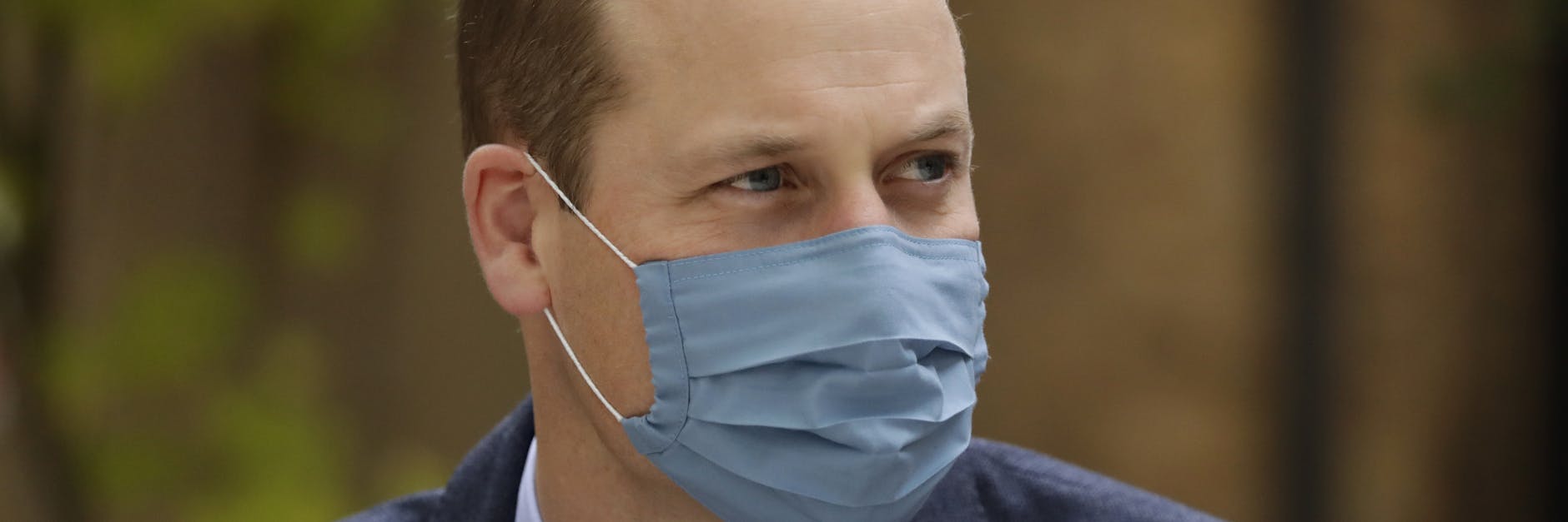 Prinz William trägt zur Eindämmung der Corona-Pandemie eine Maske.