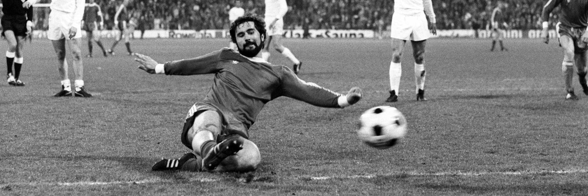 Gerd Müller Bayern beim Torschuss. 