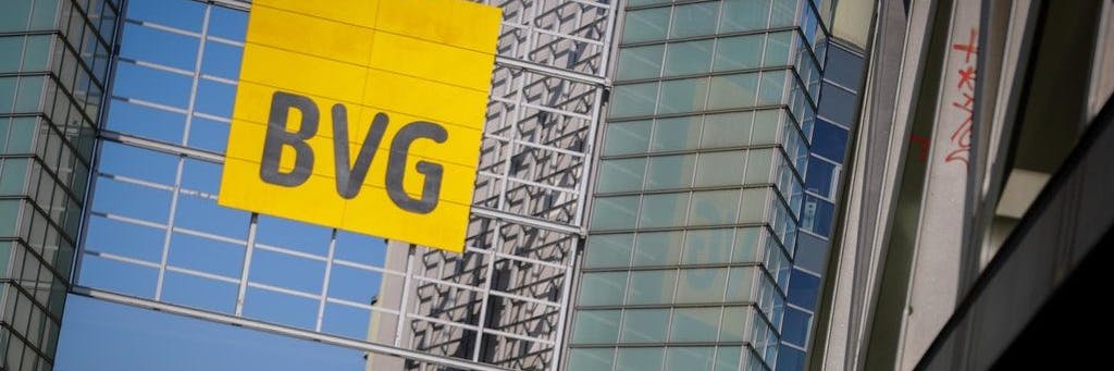 Ein U-Bahn-Zug der BVG. Die Senatsverwaltung hat bei dem Landesunternehmen mehrere Angebotsverbesserungen bestellt – und auch bei der S-Bahn Berlin GmbH.