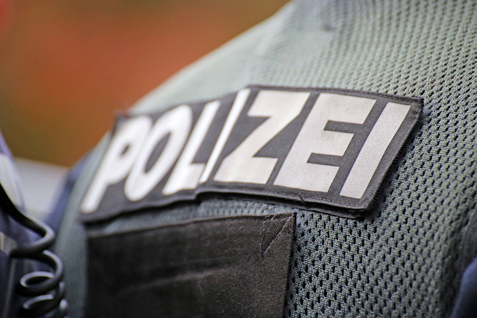 Ein Youtuber bekam während einer Live-Übertragung Besuch von der Polizei (Symbolbild).