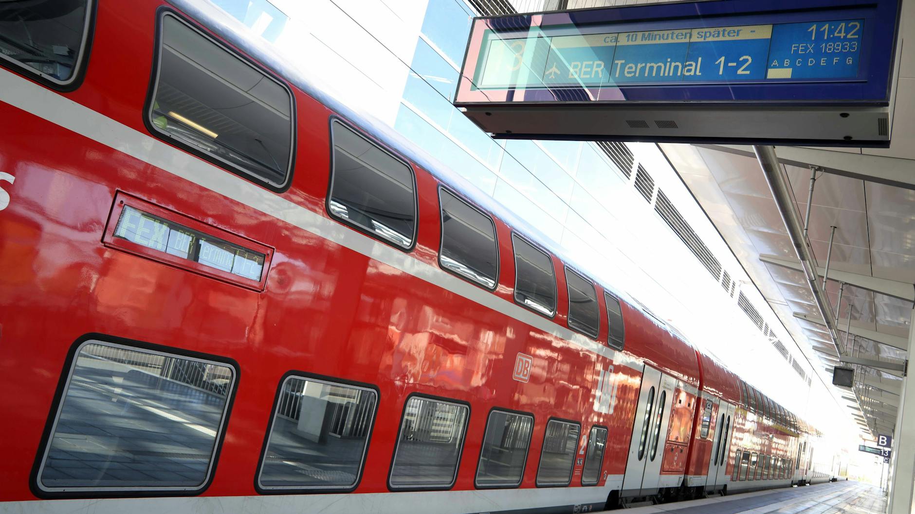 Startklar für die Fahrt zum neuen Hauptstadt-Flughafen: Der FEX ist laut Fahrplan vom Ostkreuz aus nur 15 oder 16 Minuten dorthin unterwegs. 