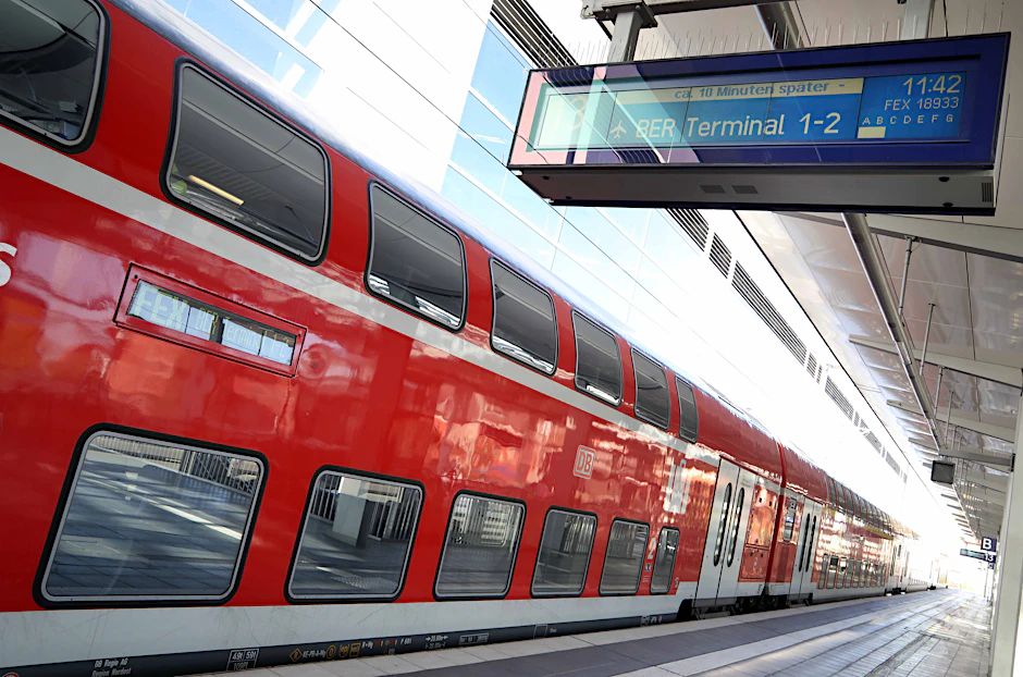 Startklar für die Fahrt zum neuen Hauptstadt-Flughafen: Der FEX ist laut Fahrplan vom Ostkreuz aus nur 15 oder 16 Minuten dorthin unterwegs.&nbsp;