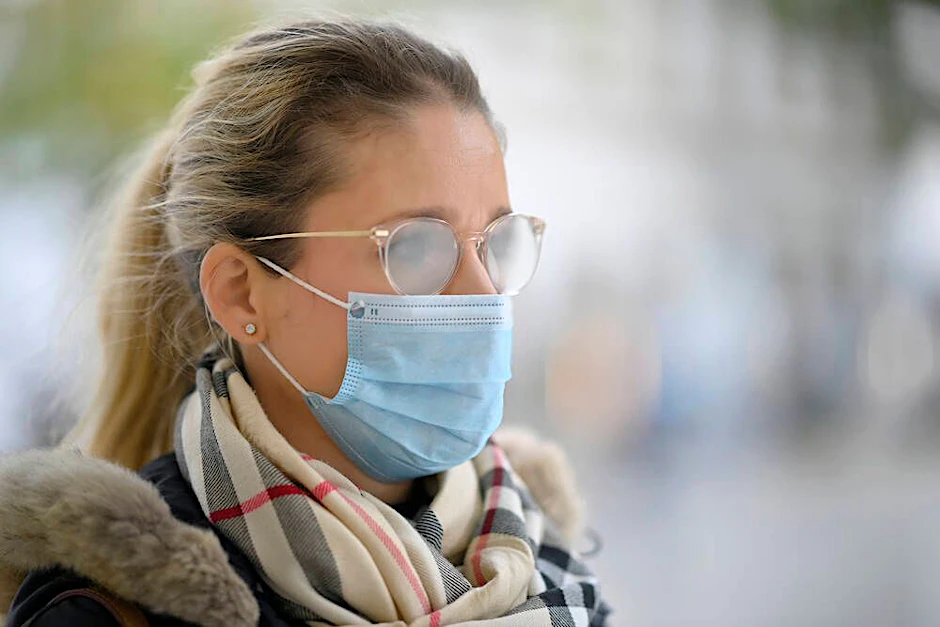 Guter Durchblick auch mit Maske: Der KURIER gibt Tipps gegen das Beschlagen der Brille.