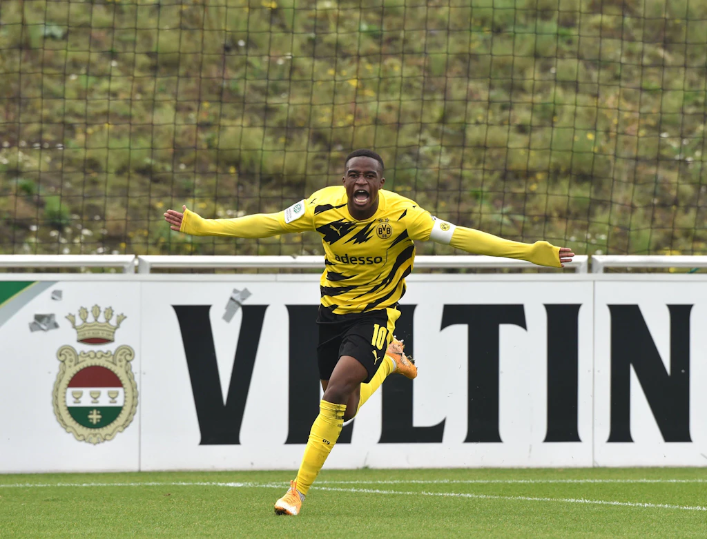 Yüzyılın Yeteneği Youssoufa Moukoko büyük futbol sahnesine çıkıyor