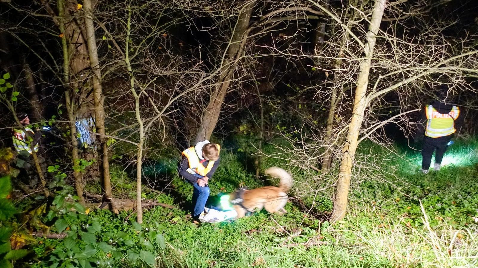 Spürhunde der Polizei hatten Mordermittler zu der Wohnung des verdächtigen Lehrers in Pankow geführt. 