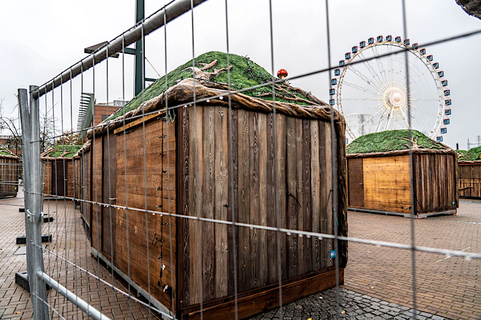 Ein Weihnachtsmarkt, aufgebaut, aber durch den zweiten Lockdown geschlossen.&nbsp;