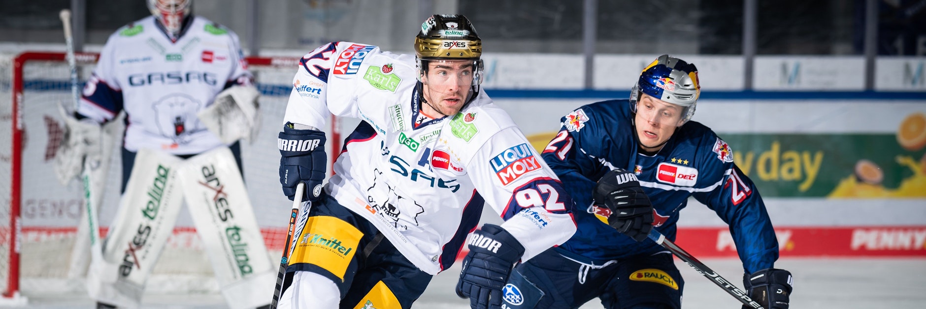 Trotz des Wahnsinnstreffers von Marcel Noebels (l.) verlieren die Eisbären auch in München.