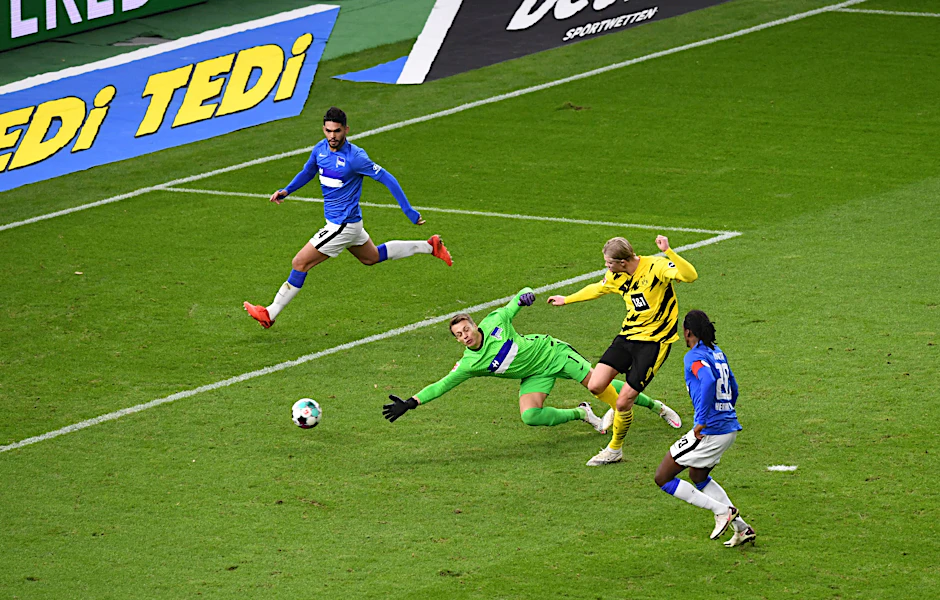 Dortmunds Haaland schoss Hertha mit vier Toren im Alleingang ab.