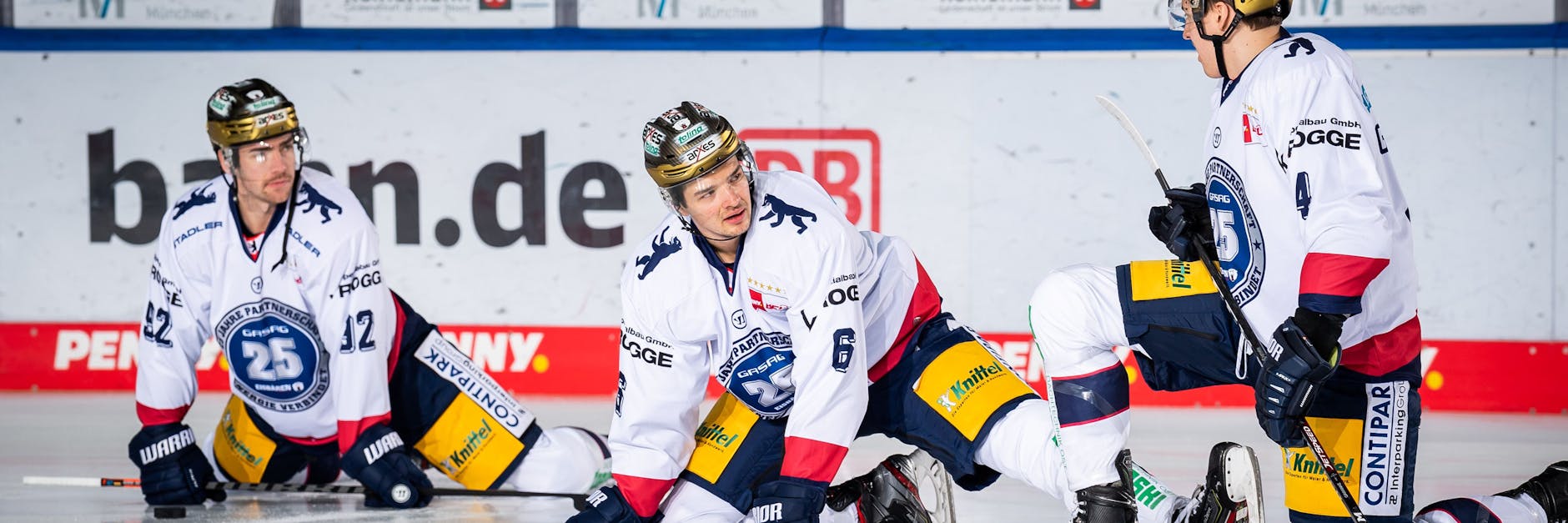 Die Eisbären müssen sich noch strecken: (v.l.) Marcel Noebels, Kai Wissmann, Leon Gawanke.