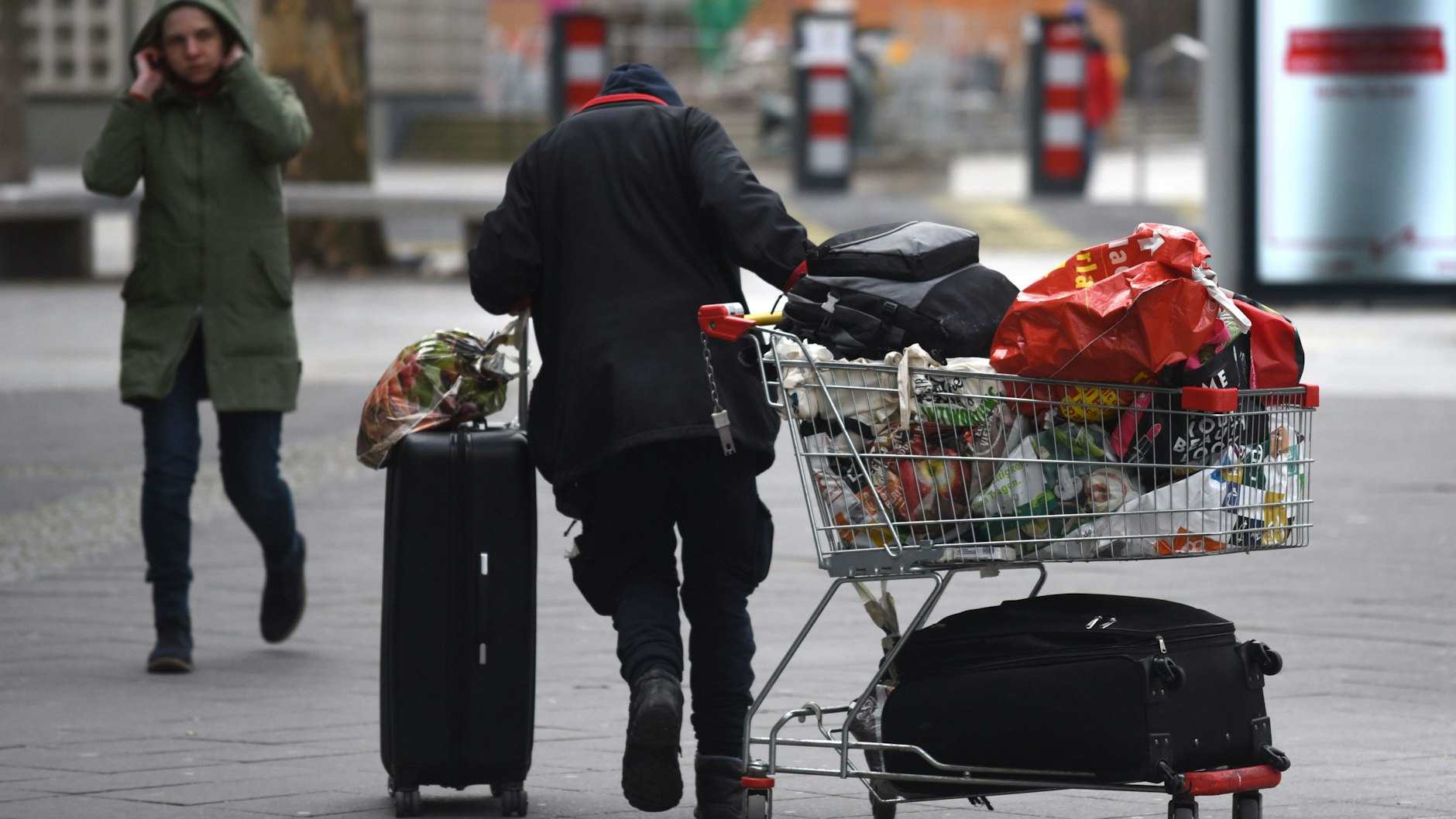 Außerhalb von Bayern und Baden-Württemberg lebt durchschnittlich mehr als jeder Sechste unterhalb der Armutsgrenze.