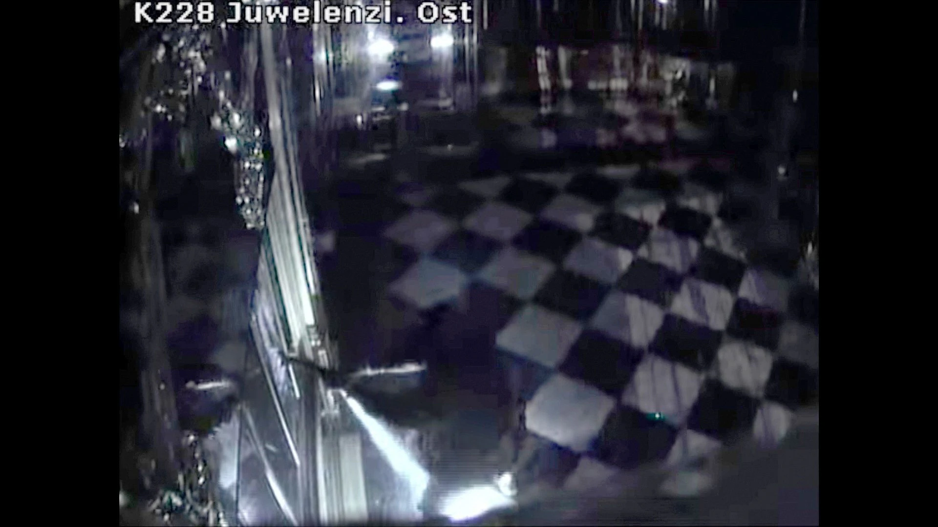 Screenshot aus einem von der Polizei Sachsen veröffentlichten Überwachungsvideo zeigt den Einbruch im Grünen Gewölbe.&nbsp;