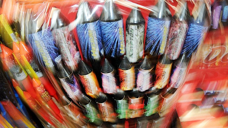 Nach bisherigem Stand wird der Verkauf von Silvesterraketen für den privaten Gebrauch in diesem Jahr verboten.