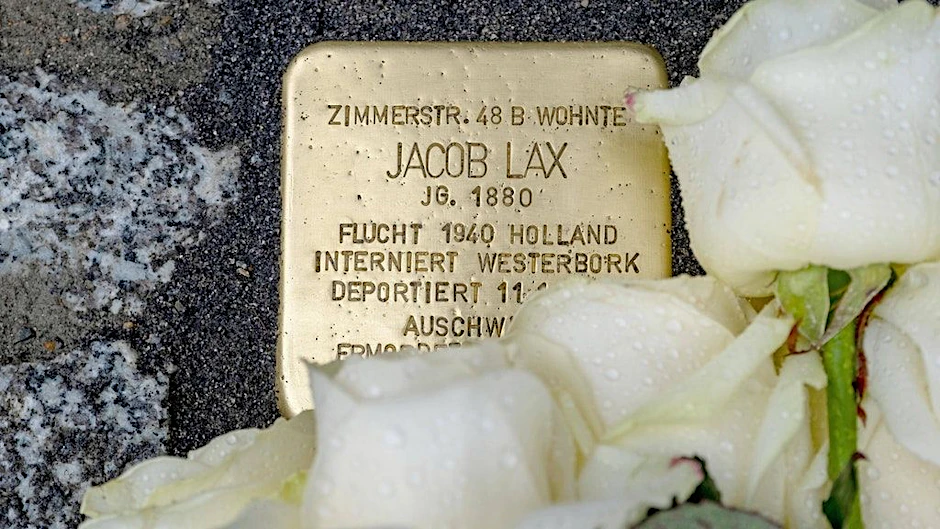 Die Stolpersteine in Berlin erinnern an Menschen, die zwischen 1933 und 1945 von den Nationalsozialisten verfolgt wurden.