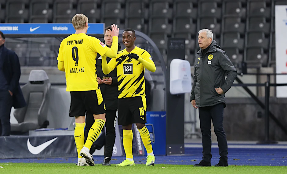 In Berlin kam Moukoko für Haaland in der Schlussphase. In Brügge könnte BVB-Trainer Lucien Favre (r.) erstmals beide zusammen spielen lassen.&nbsp;