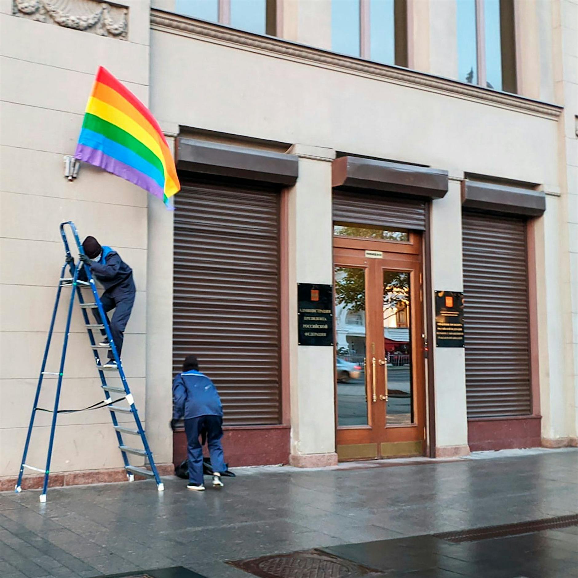 Moskau: Pussy-Riot-Frauen zu Geldstrafen verurteilt