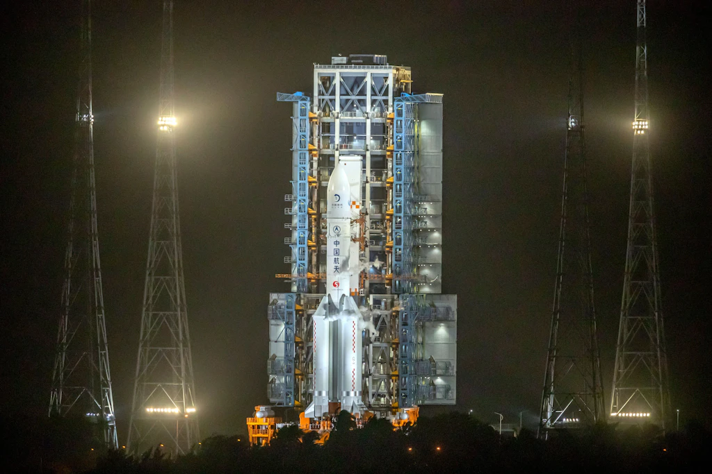 China startet Raumschiff zum Mond