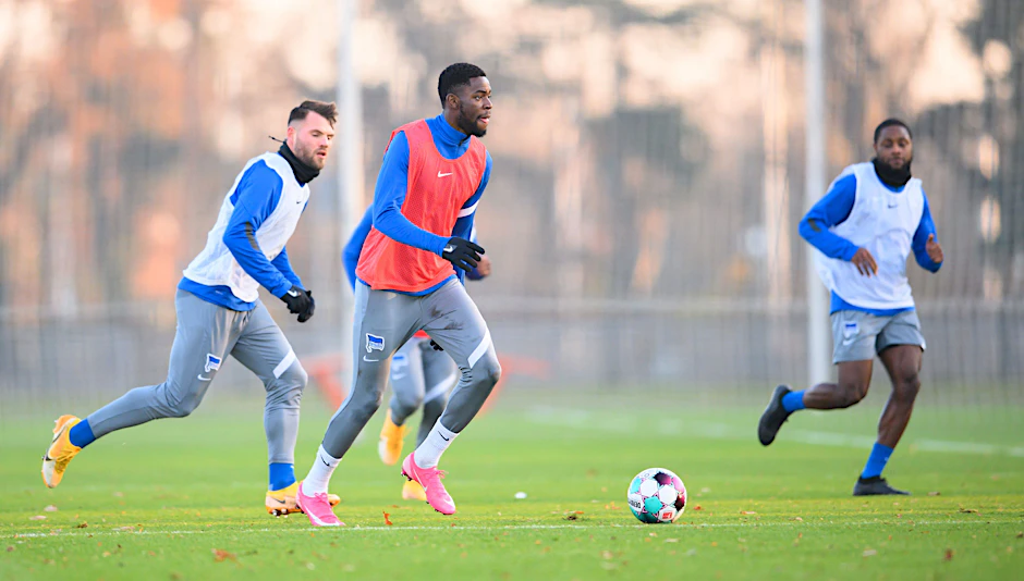 Ist wieder mittendrin statt außen vor: Hertha-Verteidiger Jordan Torunarigha kehrte ins Teamtraining zurück.